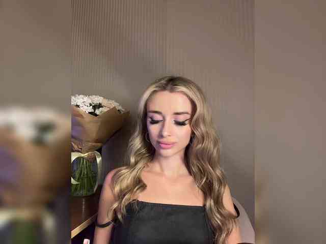GoldenEmily webcam