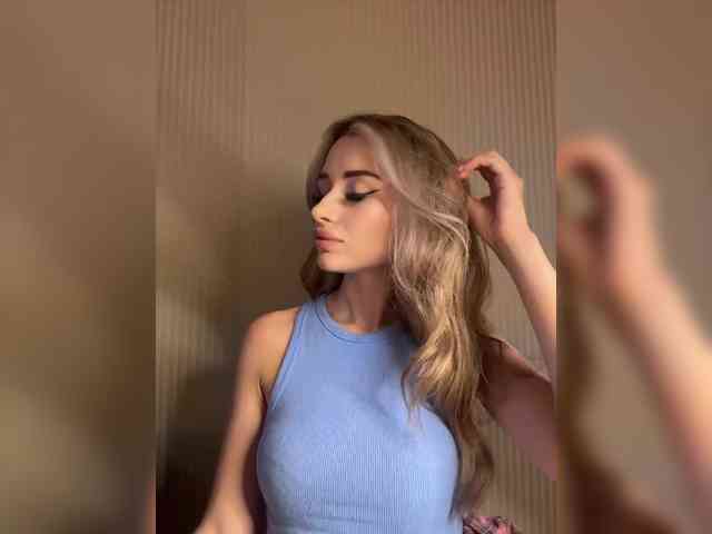 GoldenEmily webcam