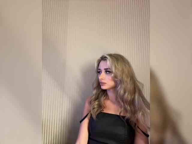 GoldenEmily webcam
