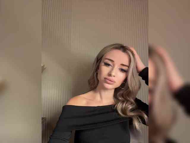 GoldenEmily webcam