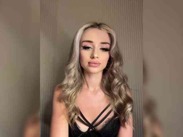 GoldenEmily webcam