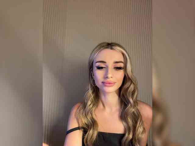 GoldenEmily webcam