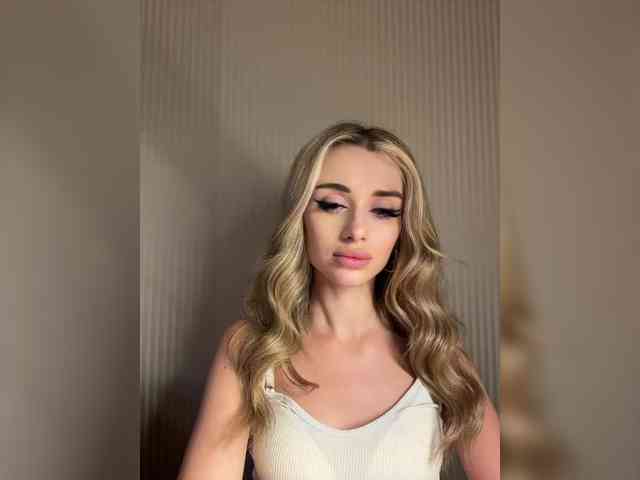 GoldenEmily webcam