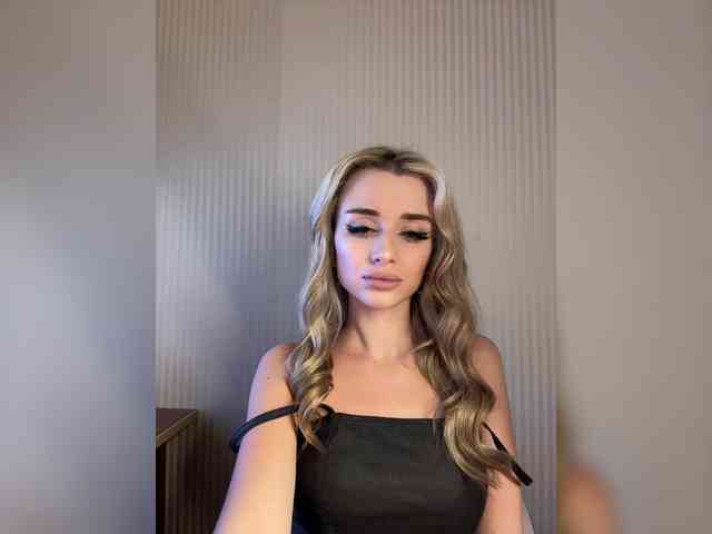 GoldenEmily webcam