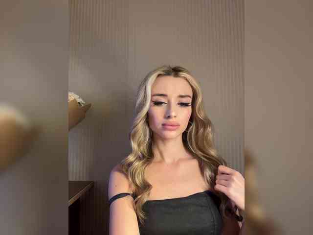 GoldenEmily webcam