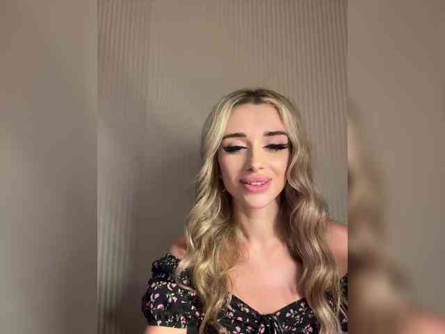GoldenEmily webcam