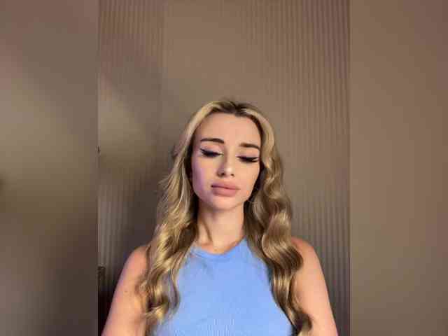 GoldenEmily webcam