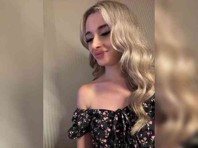 GoldenEmily webcam