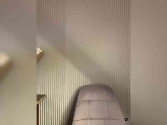 GoldenEmily webcam