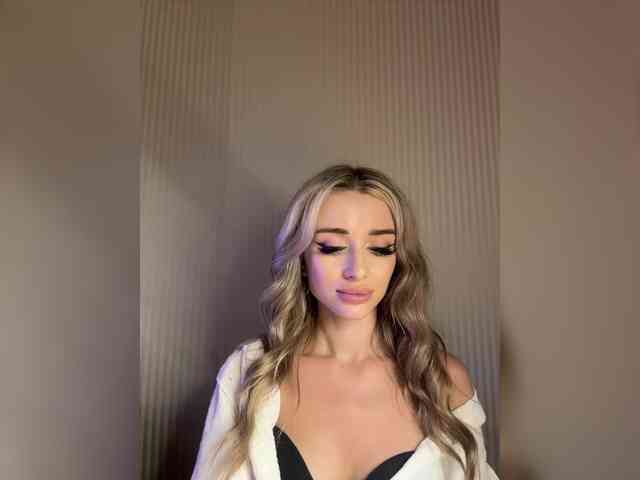GoldenEmily webcam