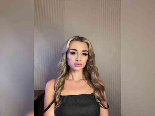 GoldenEmily webcam
