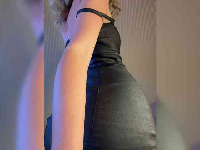 GoldenEmily webcam