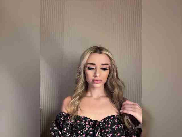 GoldenEmily webcam