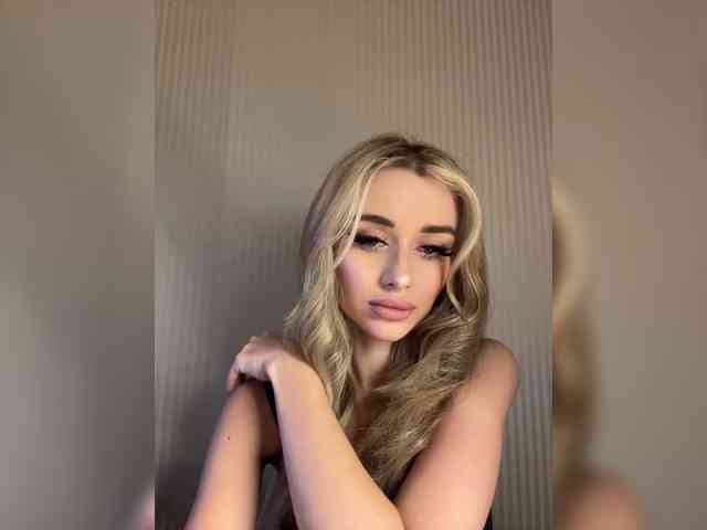 GoldenEmily webcam