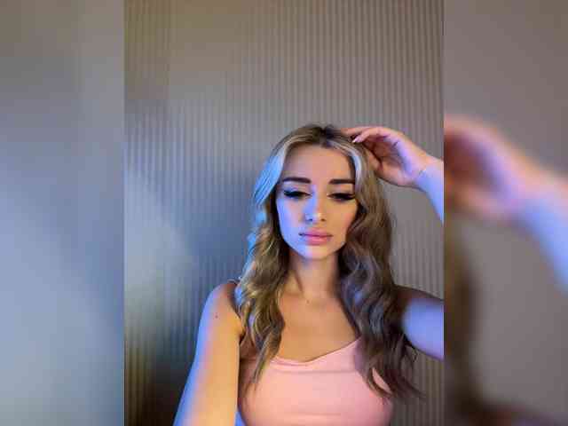 GoldenEmily webcam