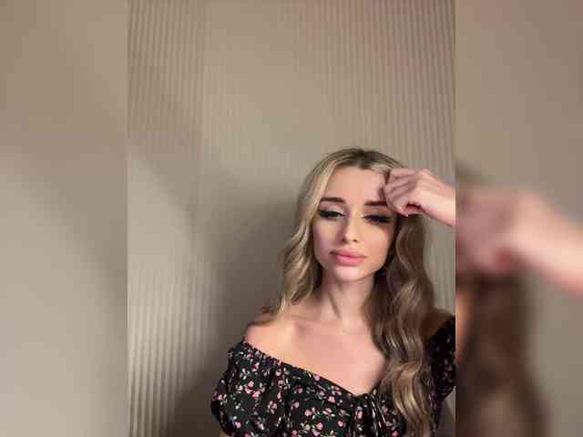 GoldenEmily webcam