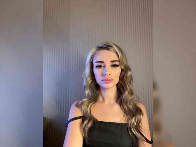 GoldenEmily Live Webcam on BongaCams