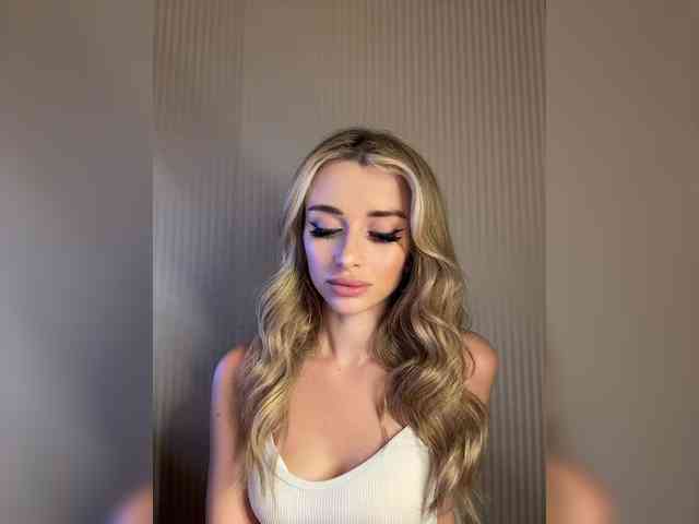 GoldenEmily webcam