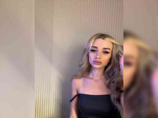 GoldenEmily webcam