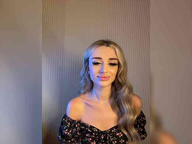 GoldenEmily webcam