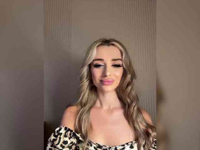 GoldenEmily webcam