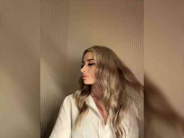 GoldenEmily Live Webcam on BongaCams