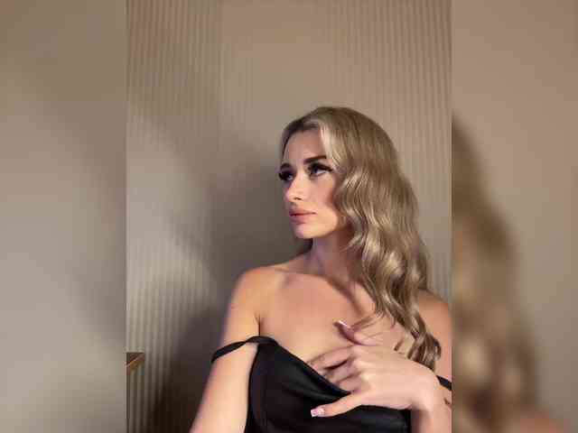 GoldenEmily webcam