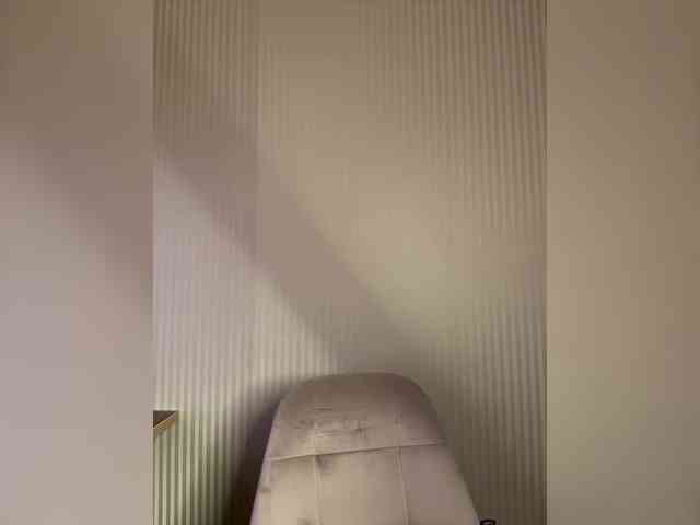 GoldenEmily webcam