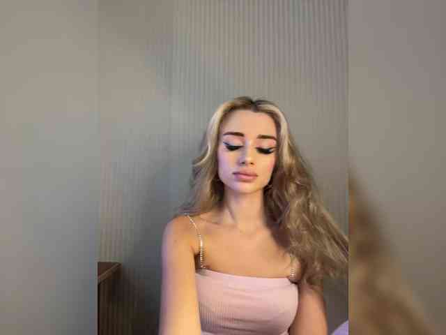 GoldenEmily webcam