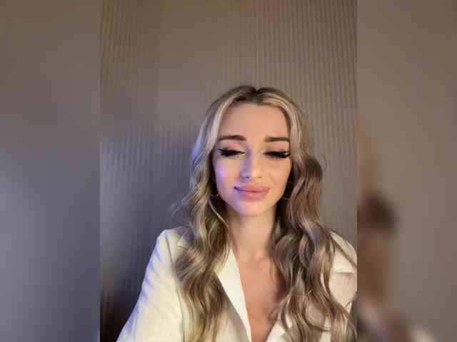 GoldenEmily webcam