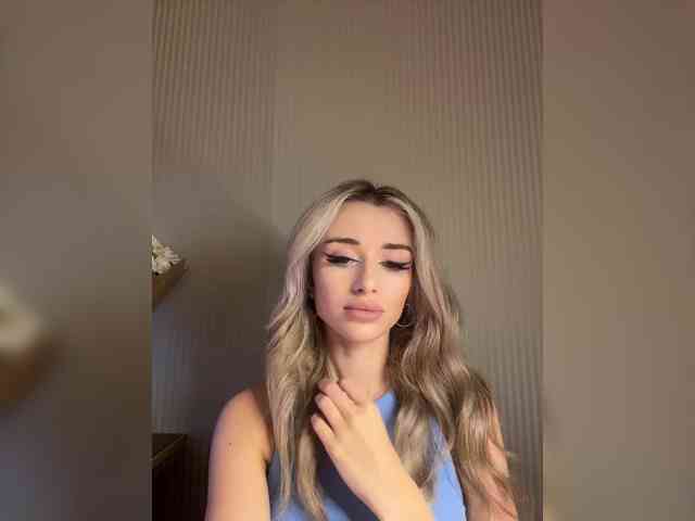 GoldenEmily webcam