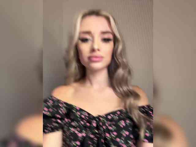 GoldenEmily webcam