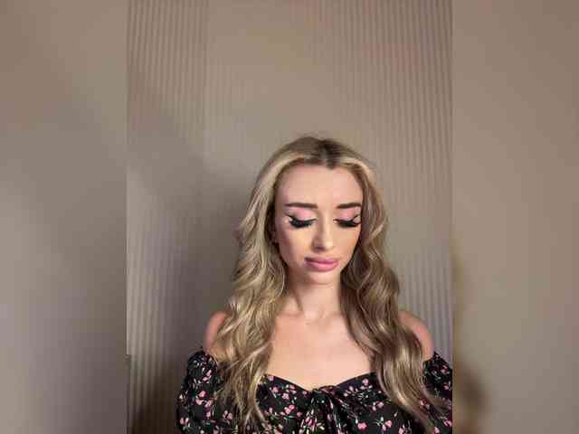 GoldenEmily webcam