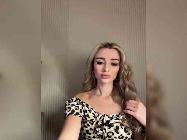 GoldenEmily webcam