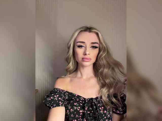 GoldenEmily webcam