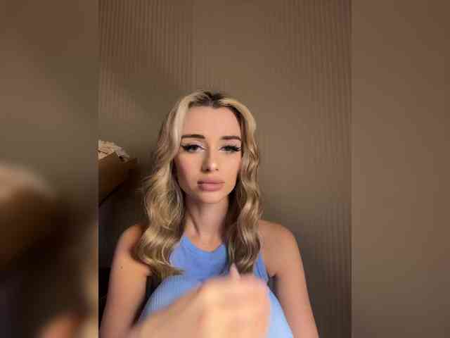 GoldenEmily webcam