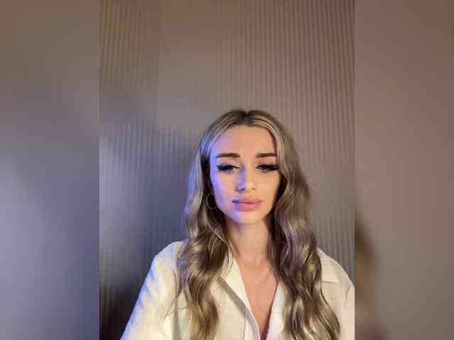 GoldenEmily webcam