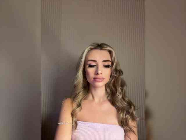 GoldenEmily webcam