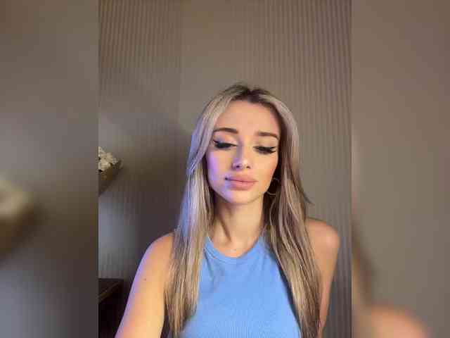 GoldenEmily Live Webcam on BongaCams
