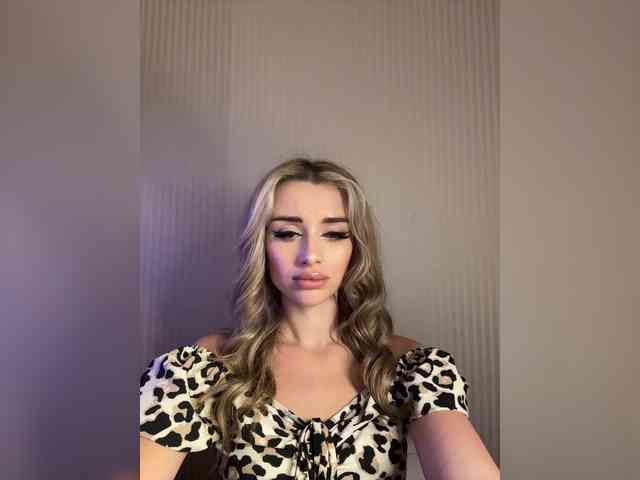 GoldenEmily webcam