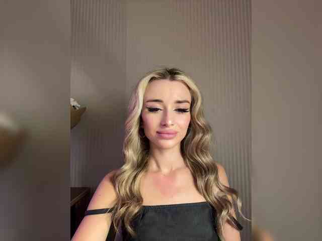 GoldenEmily webcam