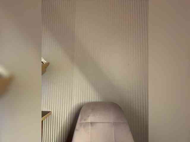 GoldenEmily webcam