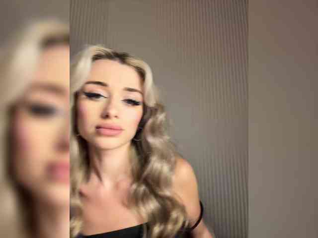 GoldenEmily webcam