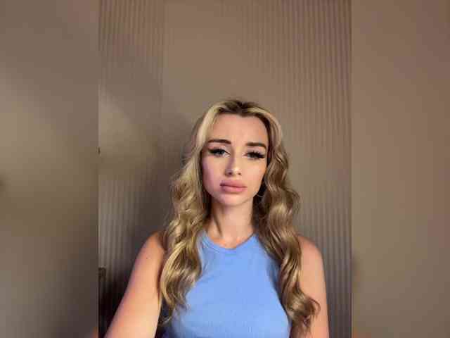 GoldenEmily webcam