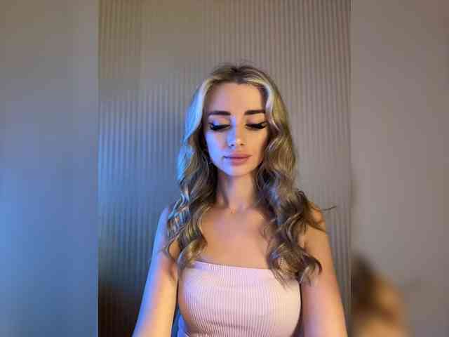 GoldenEmily webcam