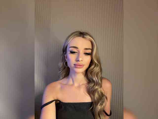GoldenEmily webcam