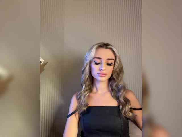 GoldenEmily webcam