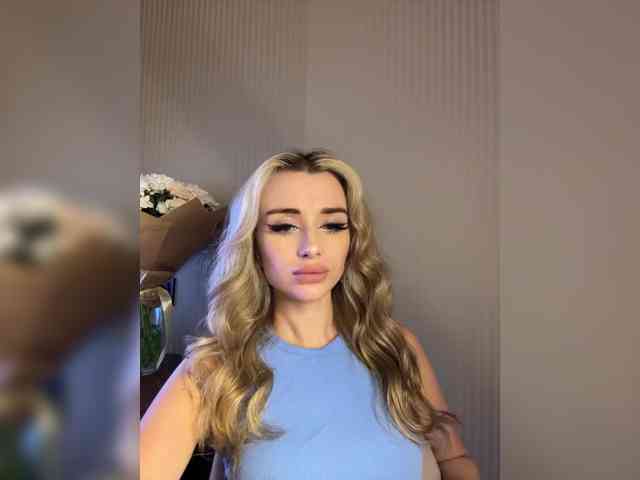 GoldenEmily webcam