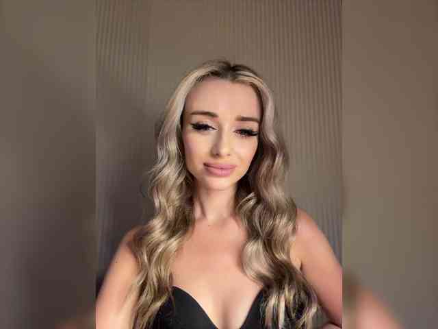 GoldenEmily webcam
