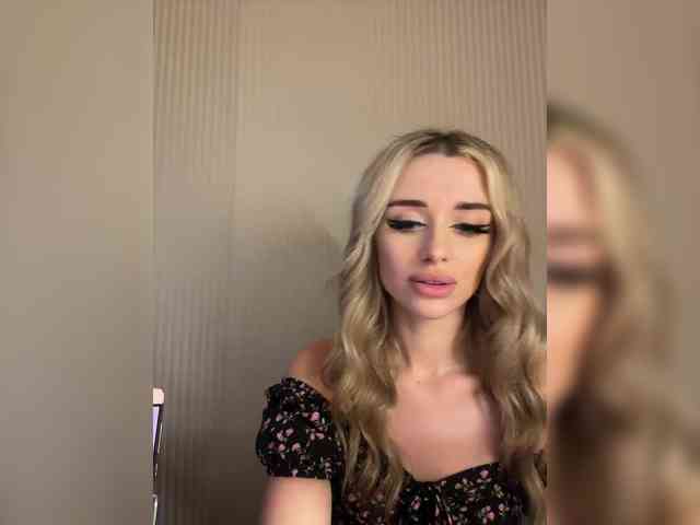 GoldenEmily webcam